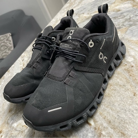 ON Cloud 5 Waterproof Running Shoe (Women) ALL BLACK SIZE 7 (59.98838) - Picture 9 of 12